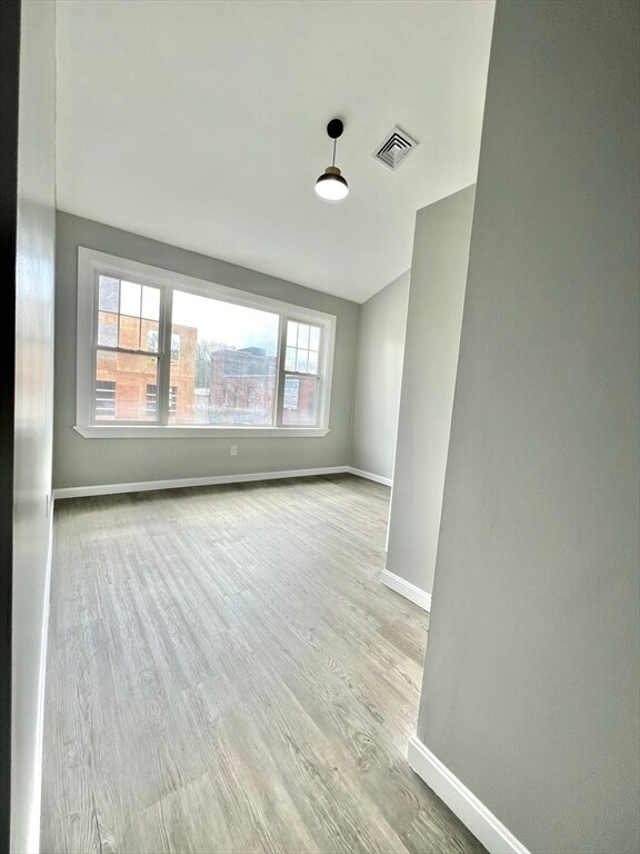 Building Photo - 3381 Washington St