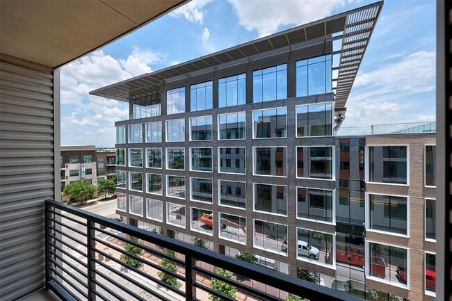 Building Photo - 1701 Simond Ave