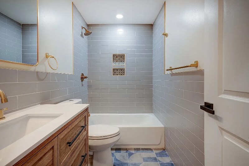 Building Photo - 2836 W Diamond St