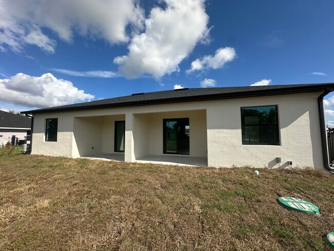 Building Photo - 1122 Homer Ave S