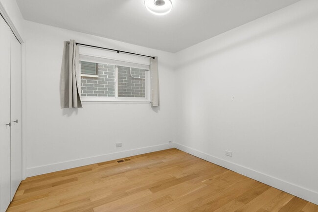 Building Photo - 1618 W Pierce Ave