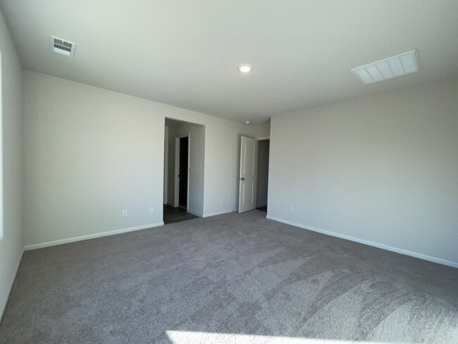 Building Photo - 4 bed 2 bath 2 car garage in gated Adult C...