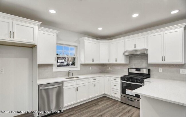 Building Photo - 8 Ravine Dr