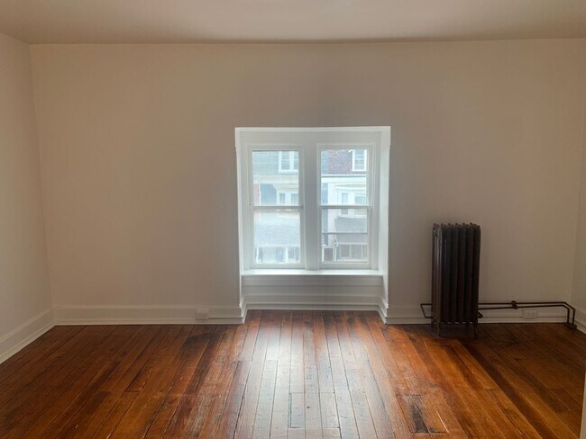 Building Photo - 3 Bedrooms on the Avenues York City