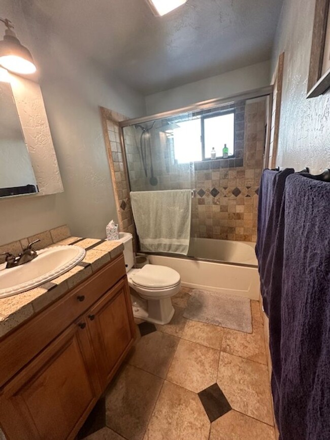 Building Photo - Cozy 2Bc 2Ba home avail. from 1/6/25- 3/30...