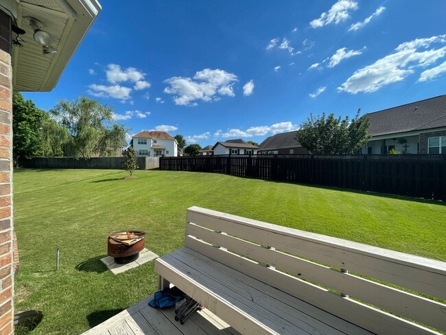 Building Photo - Charming 4 bedroom/2.5 bathroom in Tudor Branch!