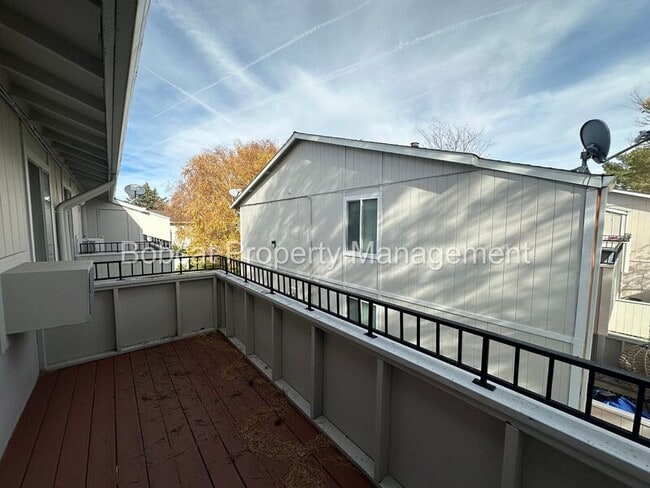 Building Photo - 400 S Saliman Rd