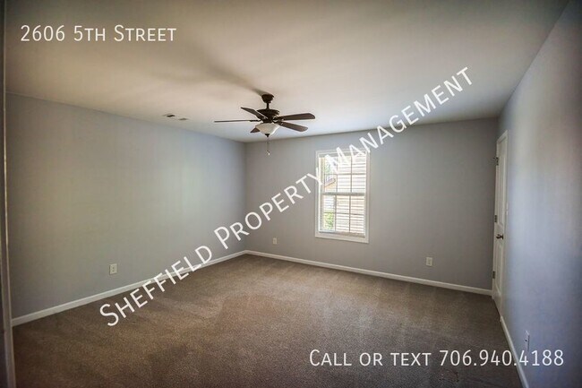 Building Photo - 2606 5 St