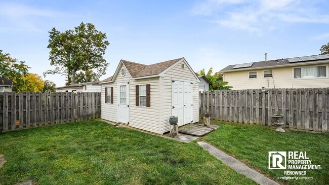 Building Photo - Lovely 4 BR/2.5 BA Split-level in Quite Ne...