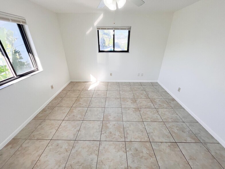 Building Photo - 125 S Palmway