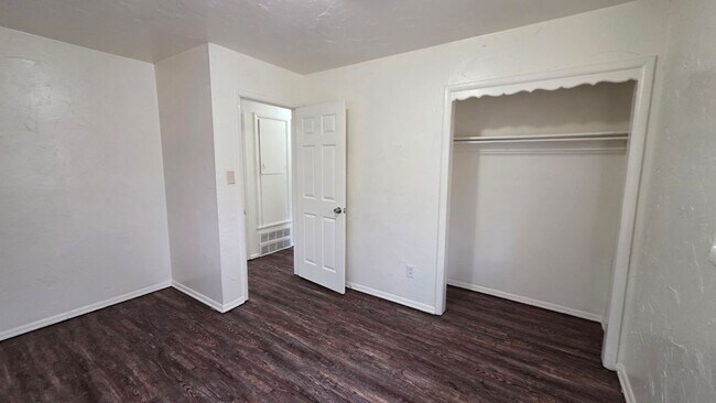 Building Photo - 4309 Woodedge Dr