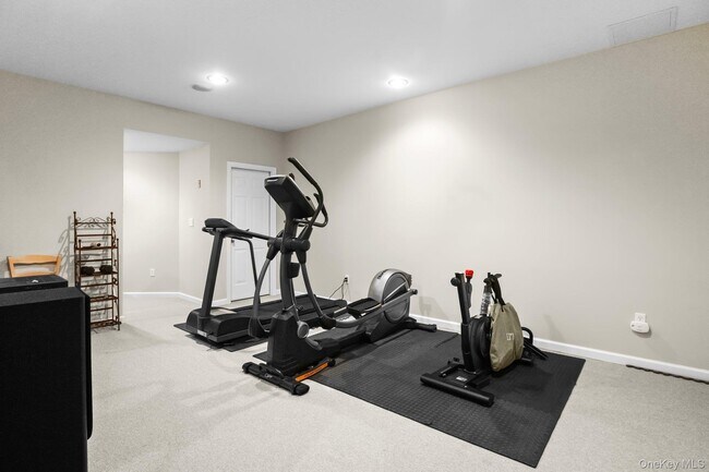 Building Photo - 105 Hardscrabble Lake Dr