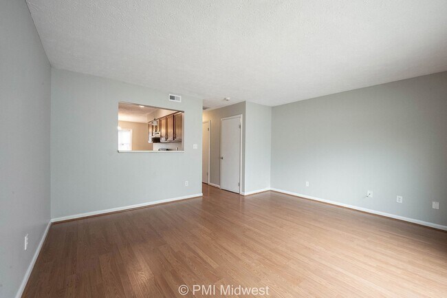 Building Photo - "Charming 2-Bed Haven with 1.5 Baths in Indianapolis – Cozy Living Awaits!"