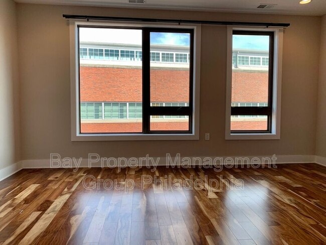 Building Photo - 842 N American St