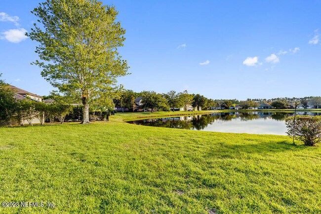 Building Photo - 813 W American Eagle Dr