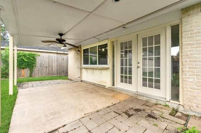 Building Photo - 18215 Navajo Trail Dr