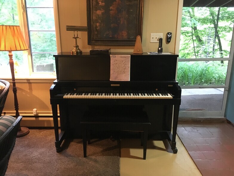 Can you play? - 5309 N River Rd