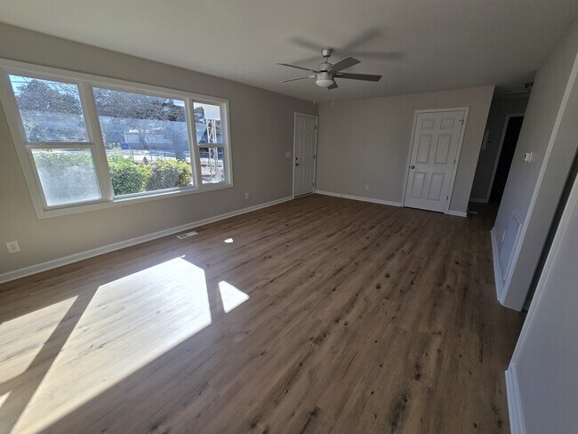 Building Photo - 1401 Morrison Ave