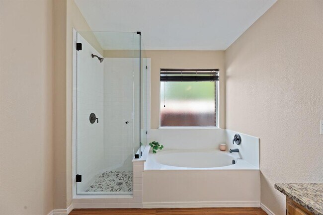 Building Photo - 1208 Lochaline Loop