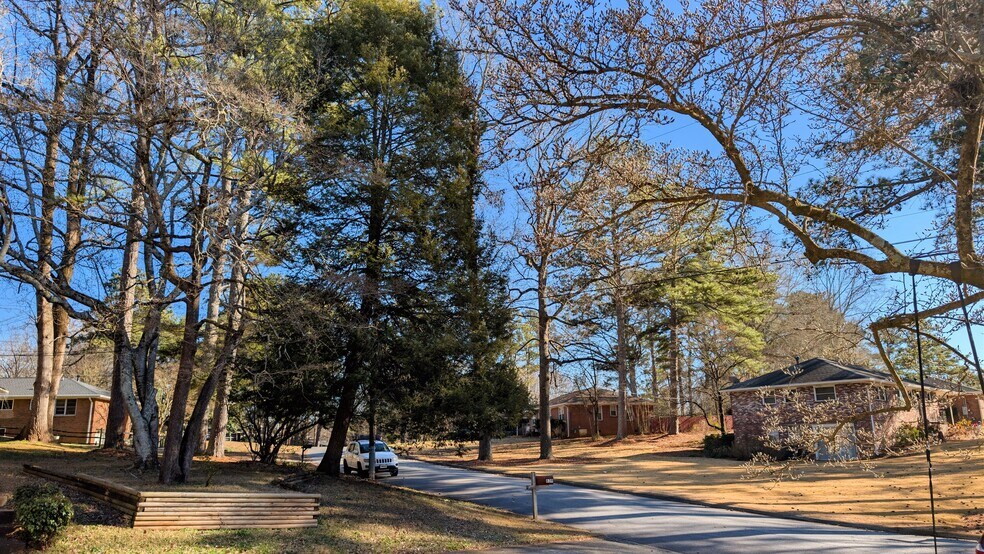 Building Photo - 831 Parkway Dr