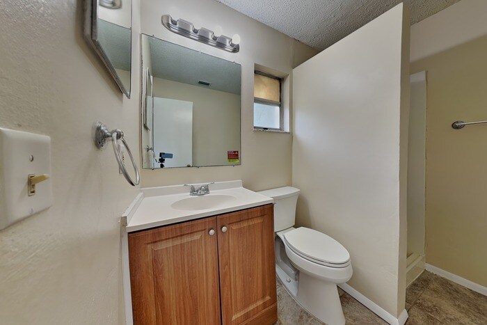Building Photo - 39643 Meadowood Loop