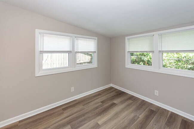 Building Photo - 3860 Chestnut St