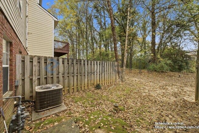 Building Photo - 584 Windsor St SW