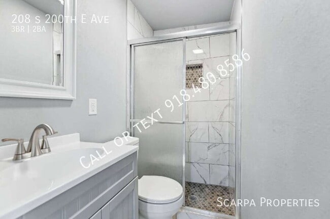 Building Photo - 208 S 200th E Ave