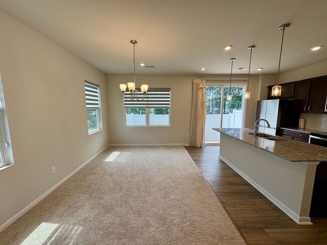 Building Photo - Cute 3BR/2BA Townhouse Minutes from Uptown