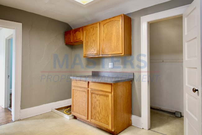 Building Photo - 2563 Foraker Ave