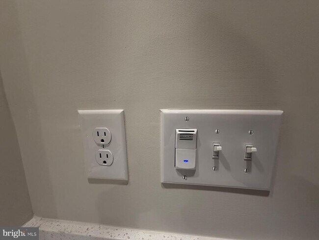 Building Photo - 33 E Front St