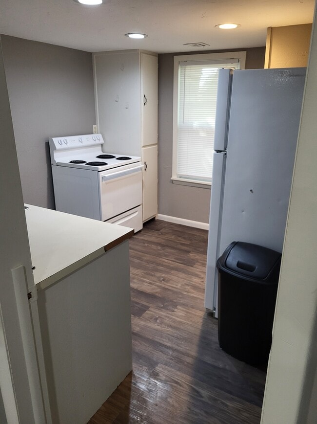 Building Photo - 215 N Jenkins St