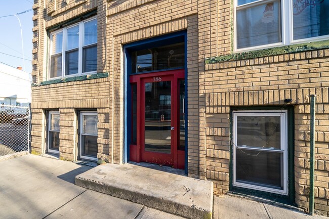 Building Photo - 386 Bergen Ave
