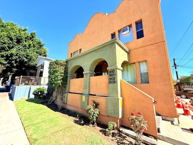 Building Photo - 1908-1910.5-19105 Daly St