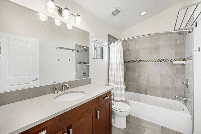 Building Photo - Gorgeous 3 bed 3.5 bath Home Available in Platt Park!