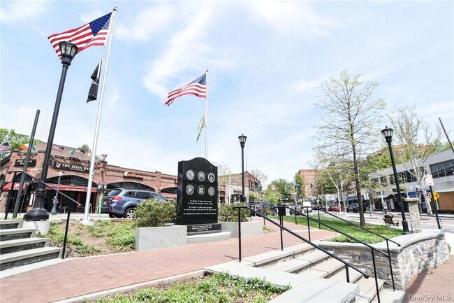 Building Photo - 400 High Point Dr