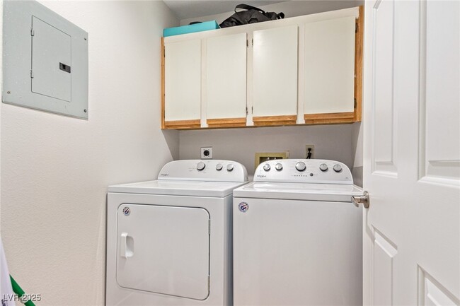 Building Photo - 2840 Blue Bonnet Dr