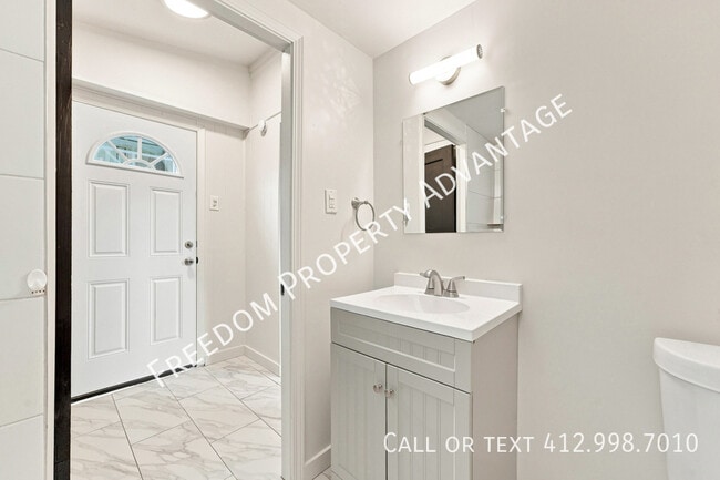 Building Photo - 425 32nd St