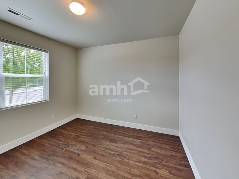 Building Photo - 1709 Blacktail Ln