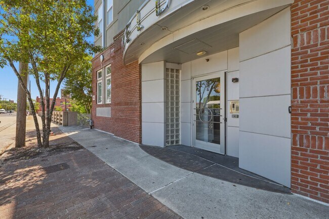 Building Photo - 619 N 4th St