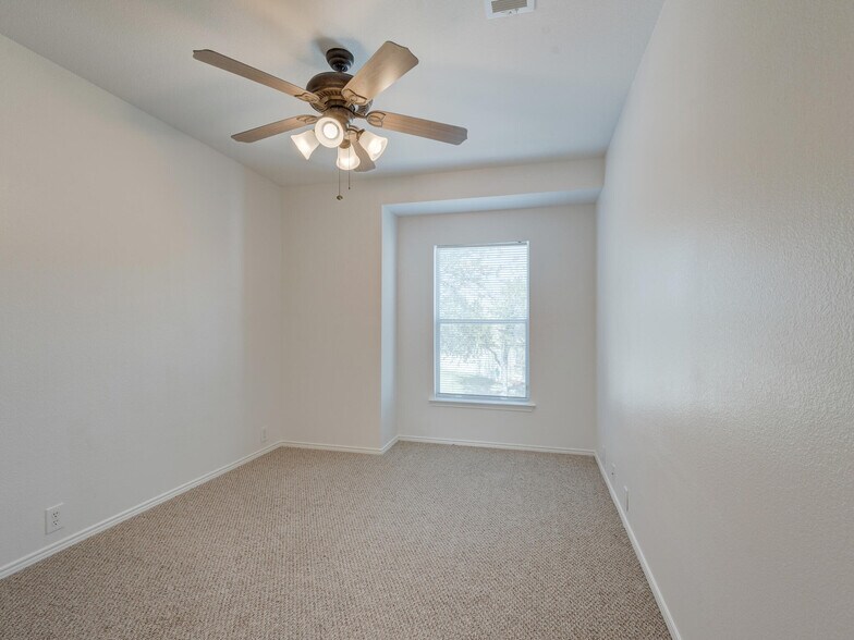 Open floor loft/office - 10528 Astor Dr