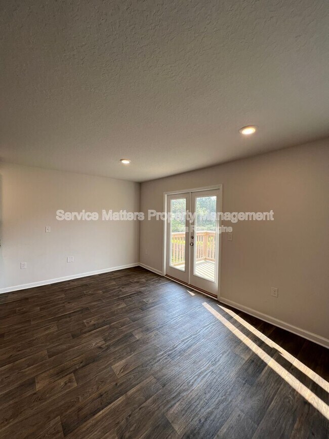 Building Photo - 7571 Oak Lake Blvd