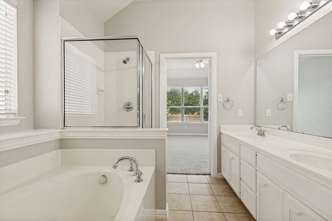 Building Photo - Beautiful home located in McKinney's Heights at Westridge!