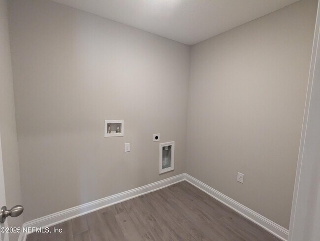 Building Photo - 126 Zancara St