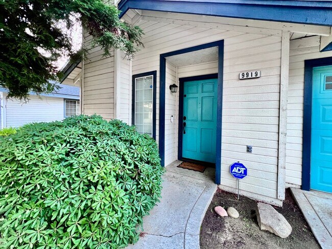 Building Photo - $2,300 Champlain Dr. & Fort Washington, 3 ...