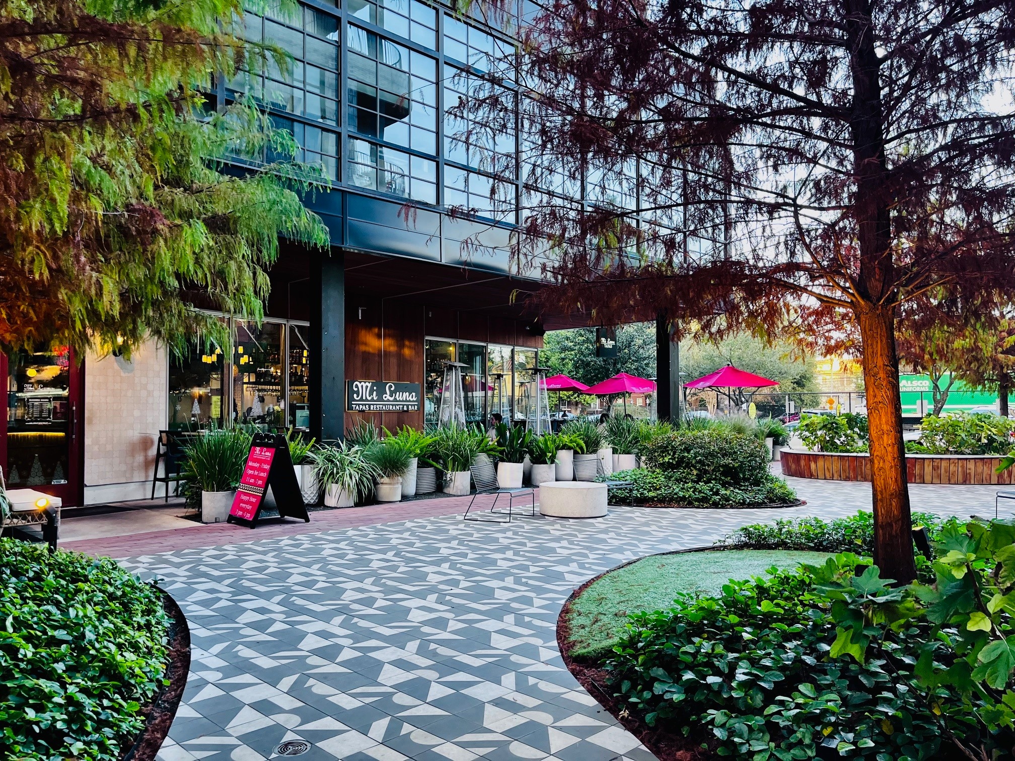 Building Photo - 405 W Drew St