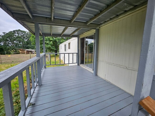 Building Photo - Charming 3BR/1BA in Eagle Creek – W/D, Yar...