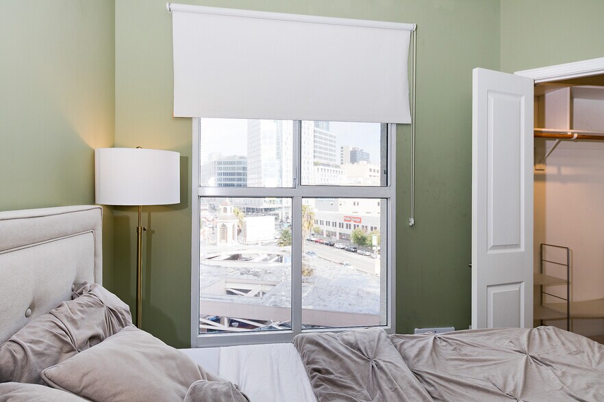 Building Photo - 140 S Van Ness Ave