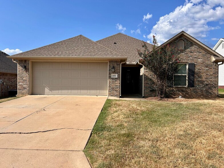 Primary Photo - 601 Ridge Point Dr