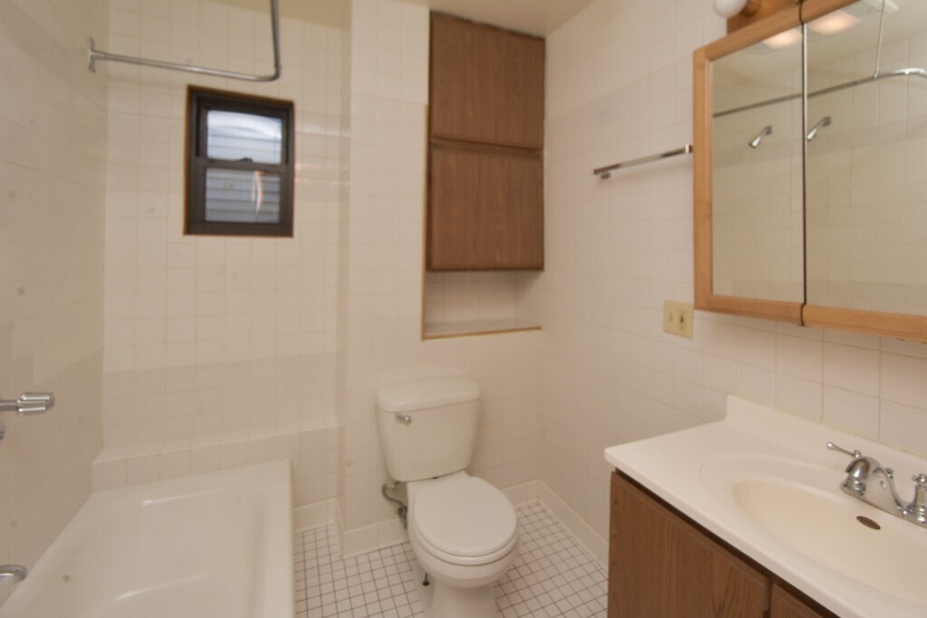 Building Photo - 1246 W Diversey Pky